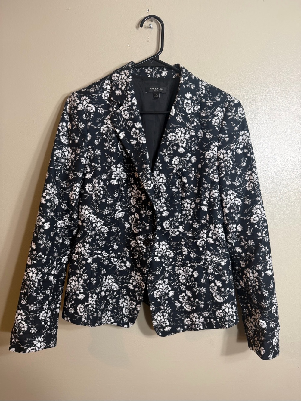 Ann Taylor Floral Blazer Womens 8 Black White Cotton One Button Jacket